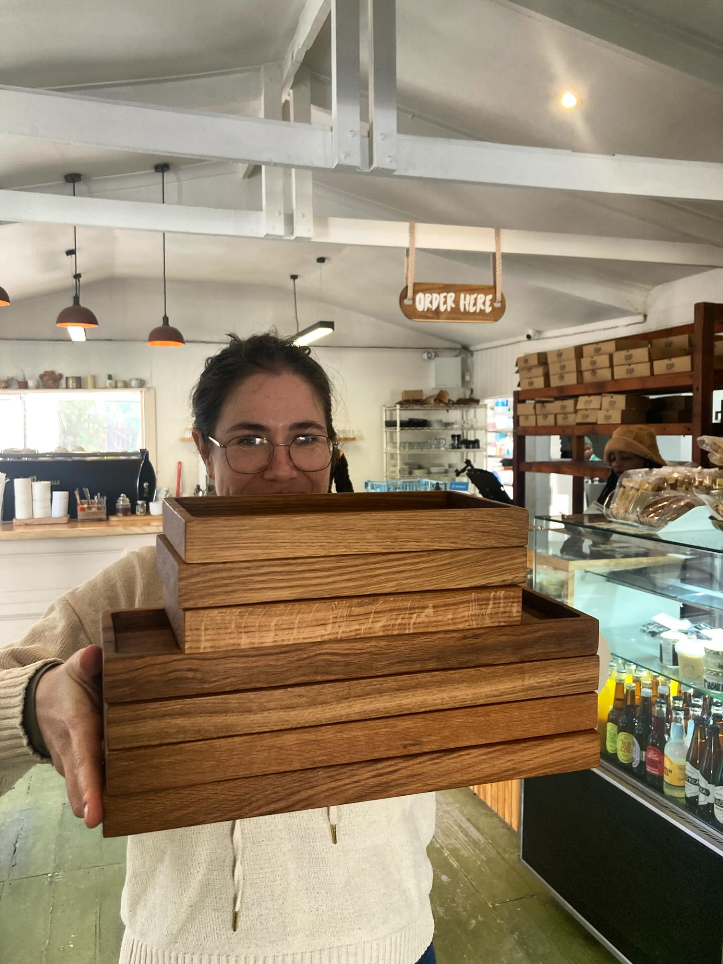 We see you, hiding behind your new stack of custom serving trays @southyeaster.

Don’t stay closed tooo long, our sourdough loving bellies need your grub! 🤤

.
.
While the initial  order of trays for South Yeasters Bakery in Hout Bay was made from olive wood, this batch of trays is from oak board offcuts because at the time of manufacture olive wood was not available in offcuts. And we like to work with spare resources when possible to make new things of beauty.

Custom can be kind too 🌍🥰

#customwoodwork #uniquecoffeetrays #oakwoodlifestyle #restaurantsupplies