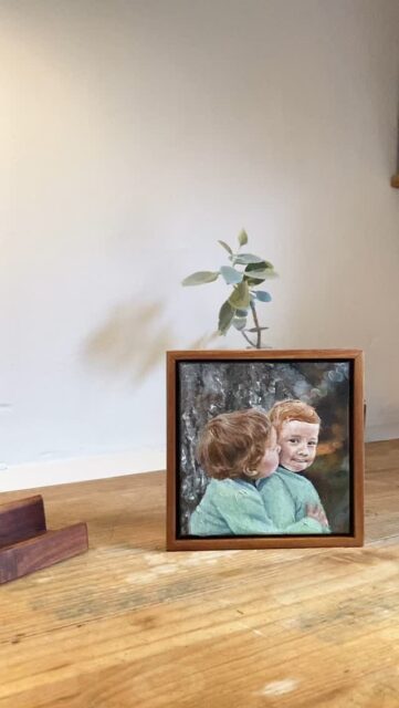 Custom kiaat framing from a little while back.

Framed these two tinies (my wife’s handy work @andreafedderart) on their 15x15 x 3 chunky easel in a box frame with custom made desk stand.

#beenframed #customframing #madetoorder
